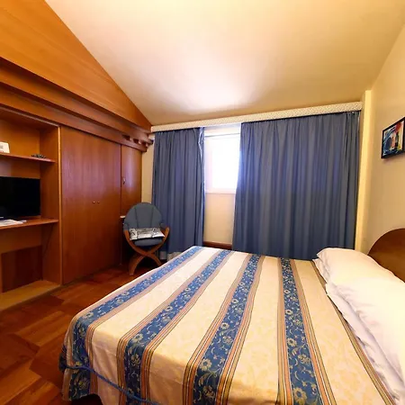 Hr Hotel 3*