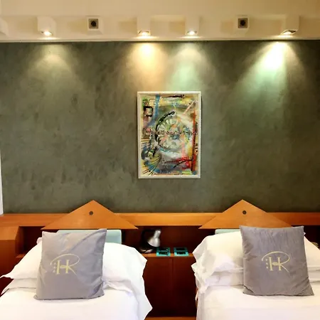 Hr Hotel 3*