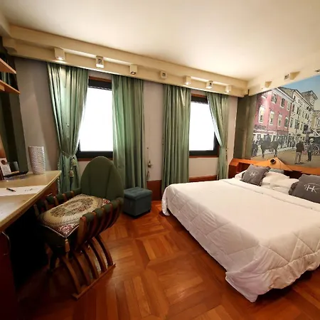 Hr Hotel