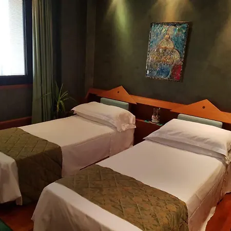 Hr Hotel 3*