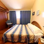 Отель Hr Монфальконе