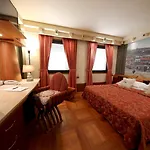 Отель Hr 3*