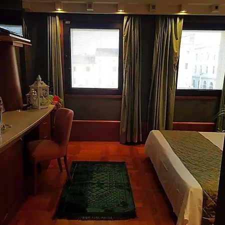 Hr 3*