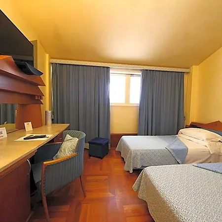Hr Hotell 3*