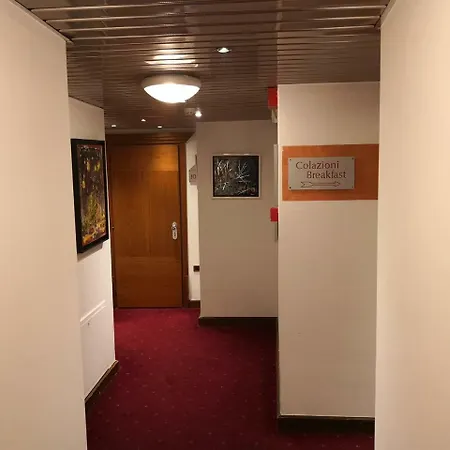 Hr 3* مونفالكوني
